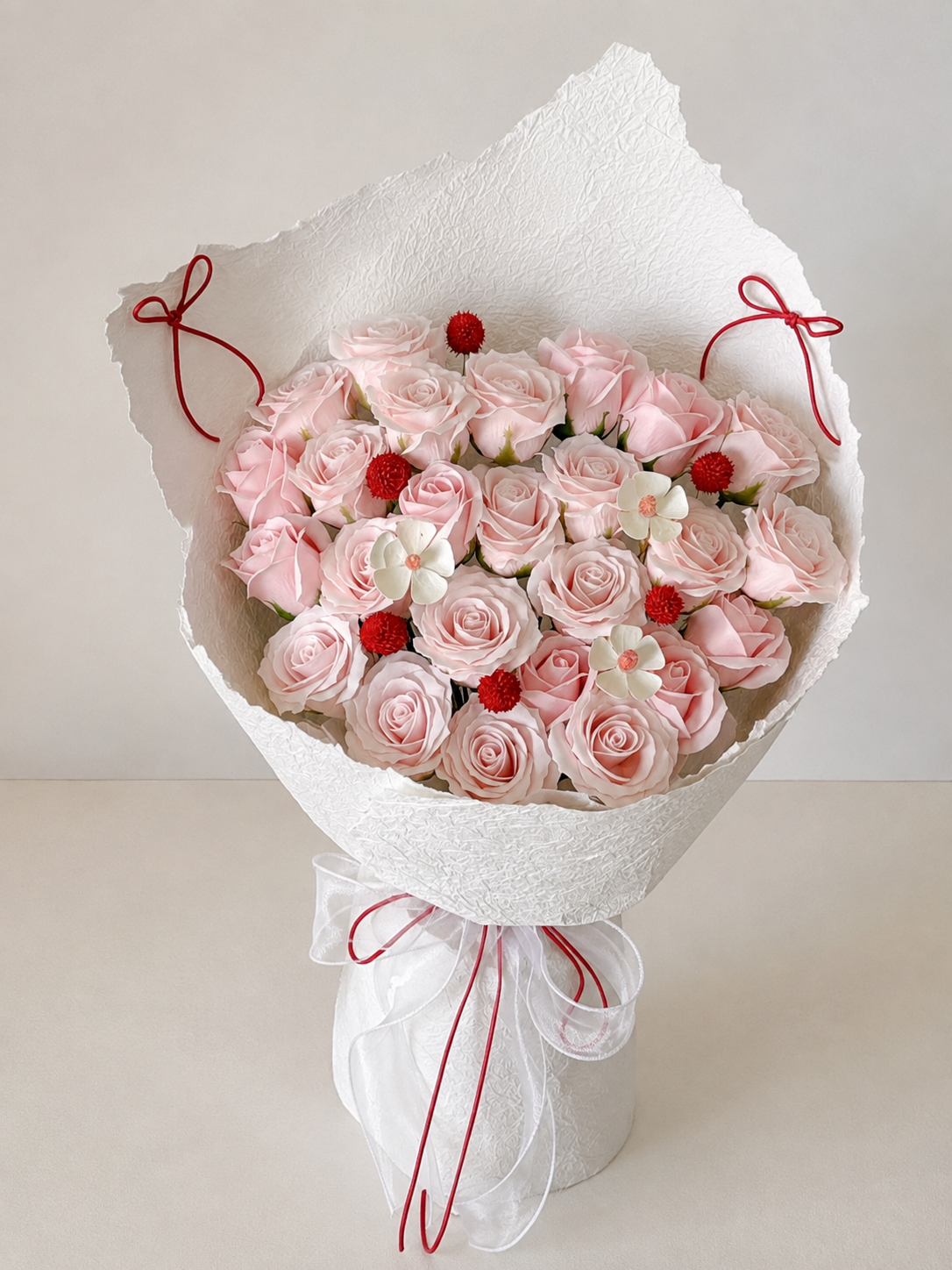 Champagne Blush Rose Luxe Bouquet, front view; AI design illustration