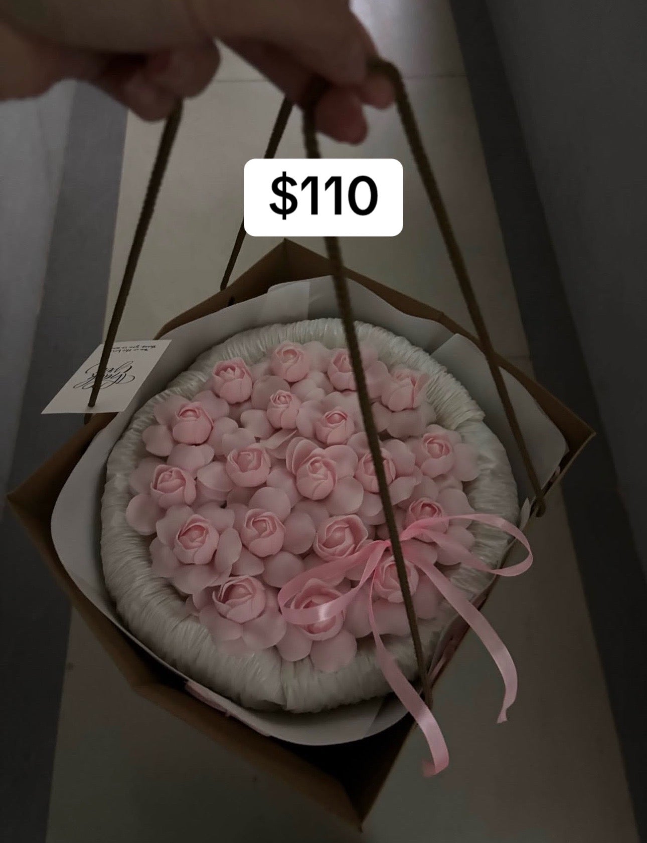 Pink Rose Round Frame Gift Bouquet – design reference photo
